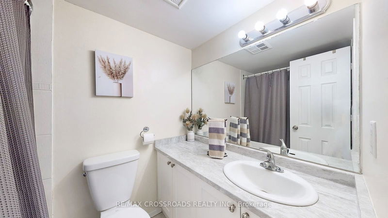  313 - 260 Davis Dr  Newmarket, L3Y 7C3 | Image 20