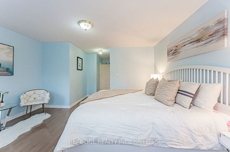 208 Equator Cres  Vaughan, L6A 2Y2 | Image 17