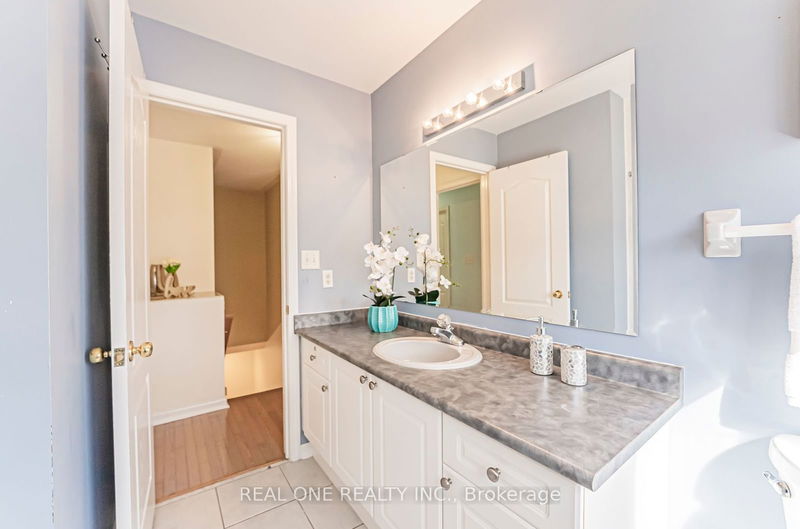 208 Equator Cres  Vaughan, L6A 2Y2 | Image 24