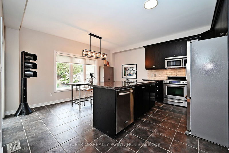 28 Maple Valley Rd  Vaughan, L6A 0X9 | Image 9