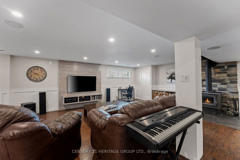 318 Walker Ave  Bradford West Gwillimbury, L3Z 1X7 | Image 17