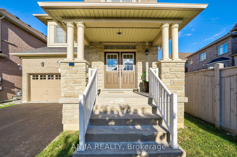 28 Lucida Crt  Whitchurch-Stouffville, L4A 1S1 | Image 3