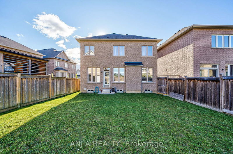 28 Lucida Crt  Whitchurch-Stouffville, L4A 1S1 | Image 40