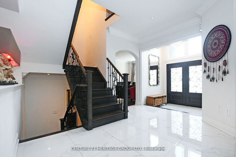 472 Worthington Ave  Richmond Hill, L4W 4R6 | Image 2