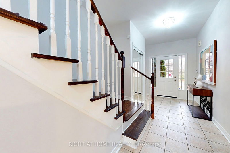 56 Carousel Cres  Richmond Hill, L4E 3X6 | Image 23