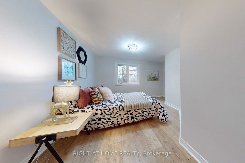 56 Carousel Cres  Richmond Hill, L4E 3X6 | Image 32