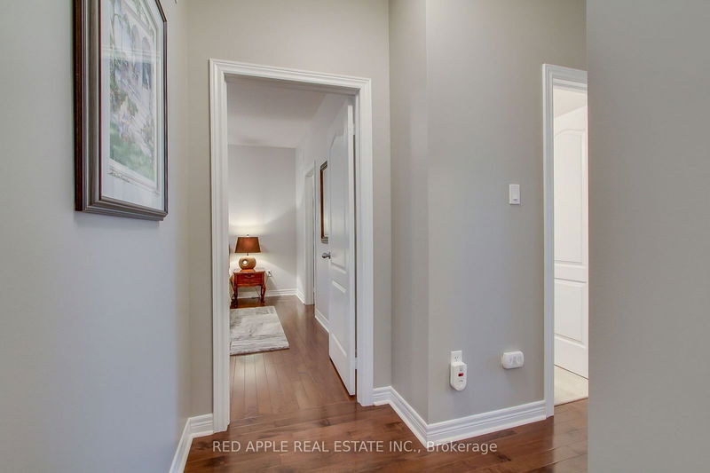 371 Woodspring Ave  Newmarket, L3X 3H1 | Image 22