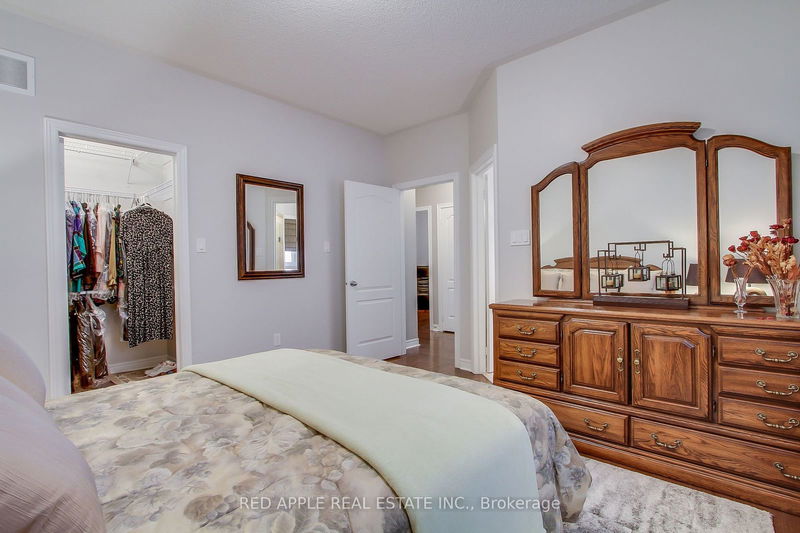 371 Woodspring Ave  Newmarket, L3X 3H1 | Image 24