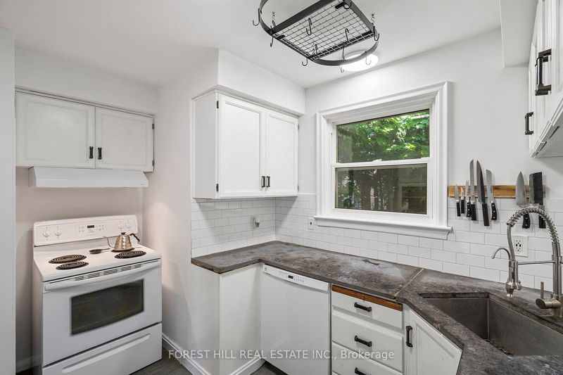 242 Lucas St  Richmond Hill, L4C 4R1 | Image 14