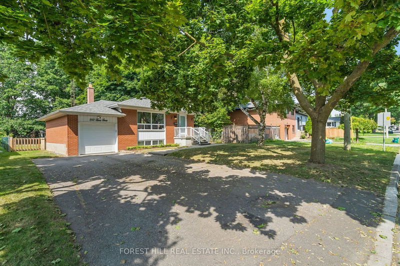 242 Lucas St  Richmond Hill, L4C 4R1 | Image 2