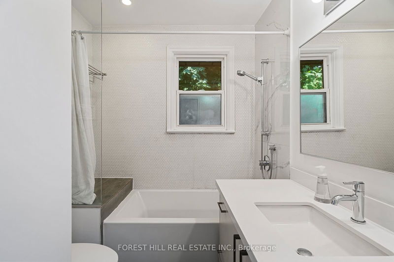 242 Lucas St  Richmond Hill, L4C 4R1 | Image 22