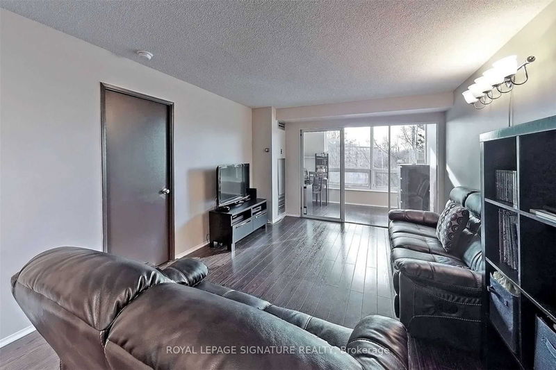  321 - 326 Major Mackenzie Dr E Richmond Hill, L4C 8T4 | Image 3