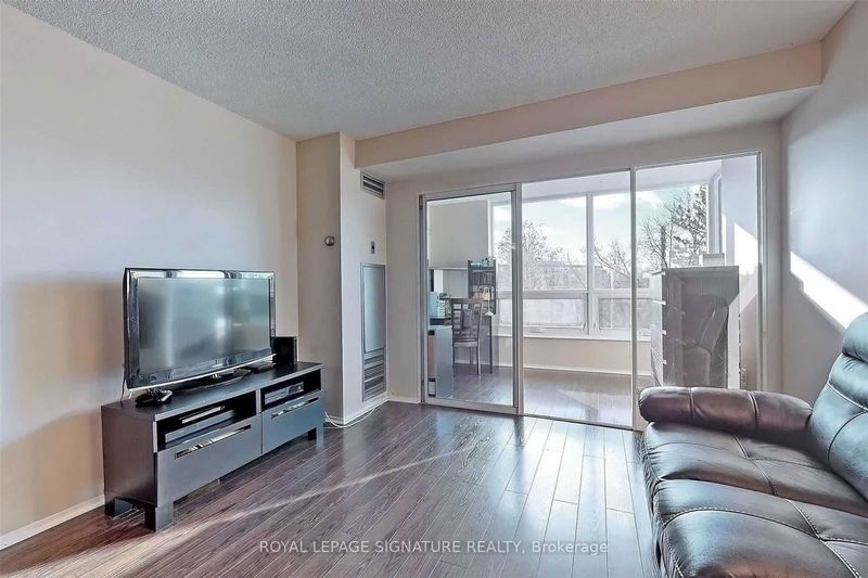  321 - 326 Major Mackenzie Dr E Richmond Hill, L4C 8T4 | Image 5