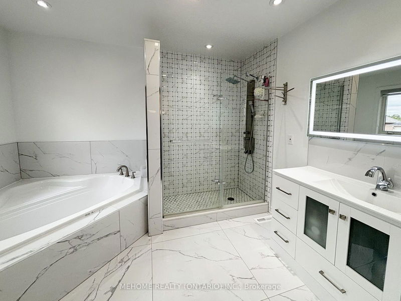 31 Chalone Cres  Vaughan, L4H 1V6 | Image 11