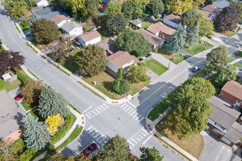 165 William Roe Blvd  Newmarket, L3Y 1B4 | Image 2