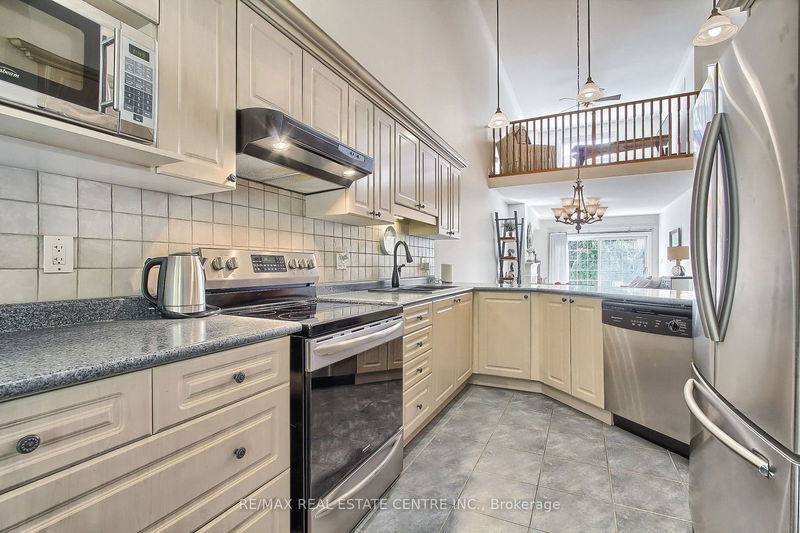  36 - 372 Terry Carter Cres  Newmarket, L3Y 9G1 | Image 5