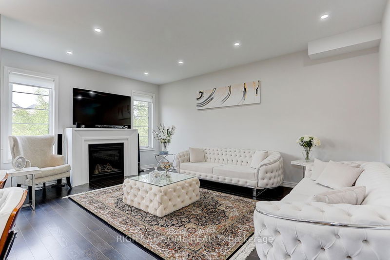 266 Silk Twist Dr  East Gwillimbury, L9N 0V4 | Image 11