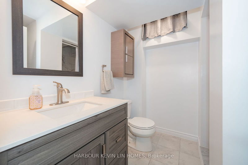 40 Mandel Cres  Richmond Hill, L4C 9Z1 | Image 32