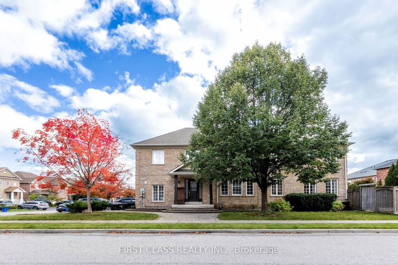 69 Burgess Cres  Newmarket, L3X 2T7 | Image 2