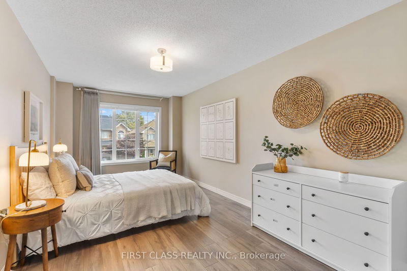 69 Burgess Cres  Newmarket, L3X 2T7 | Image 23