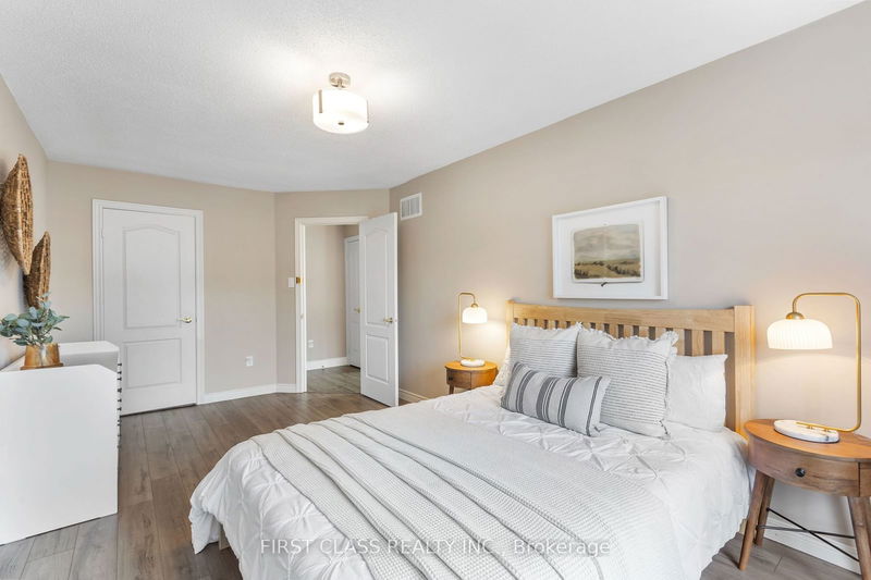 69 Burgess Cres  Newmarket, L3X 2T7 | Image 24