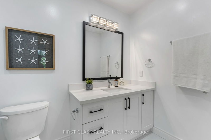 69 Burgess Cres  Newmarket, L3X 2T7 | Image 25