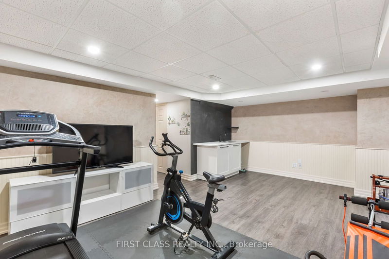 69 Burgess Cres  Newmarket, L3X 2T7 | Image 28