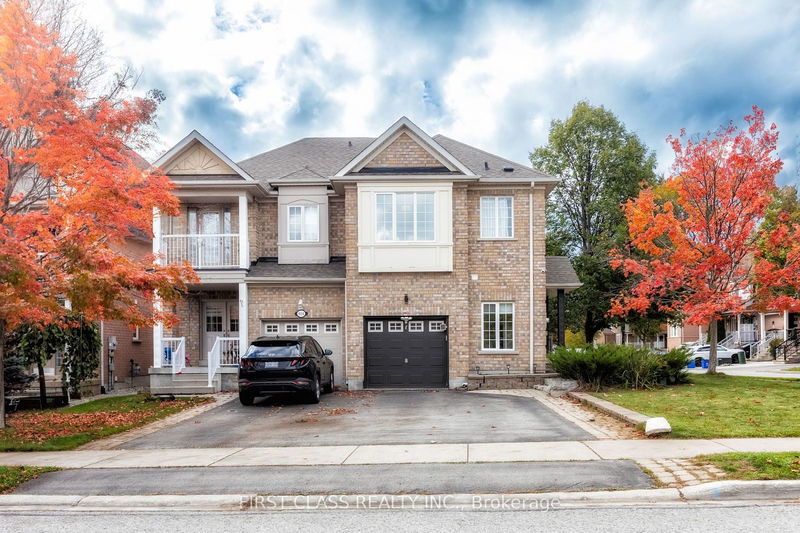 69 Burgess Cres  Newmarket, L3X 2T7 | Image 3