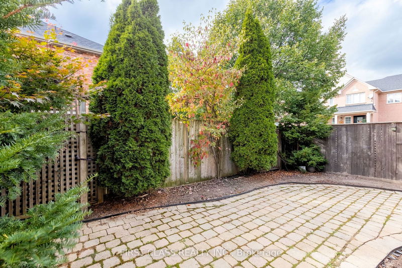 69 Burgess Cres  Newmarket, L3X 2T7 | Image 33