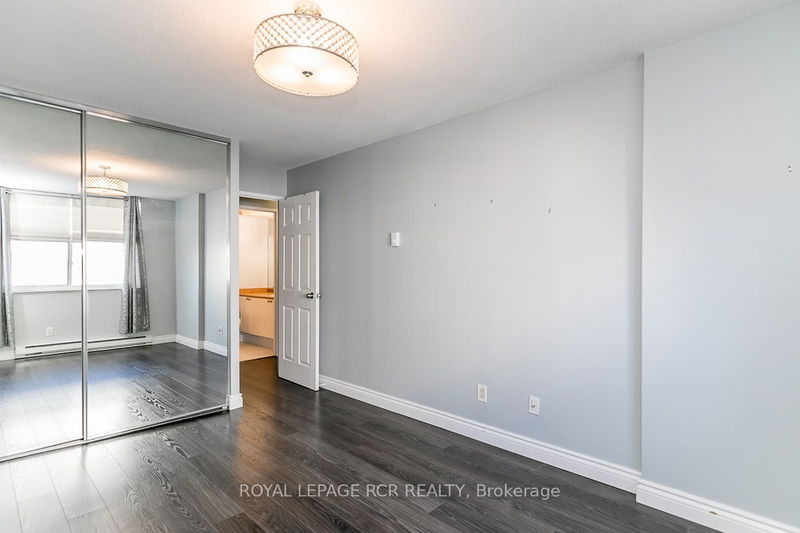  709 - 260 Davis Dr  Newmarket, L3Y 7C3 | Image 23