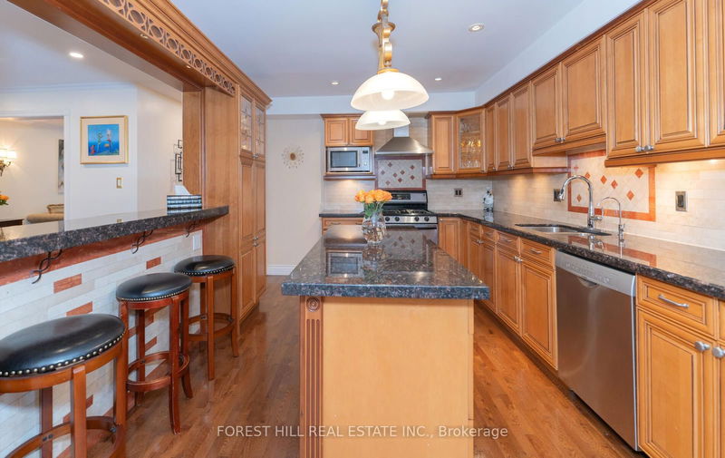 71 Eleanor Circ  Richmond Hill, L4C 6K6 | Image 11