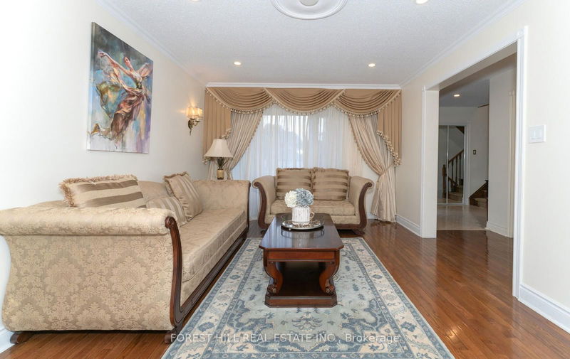 71 Eleanor Circ  Richmond Hill, L4C 6K6 | Image 4