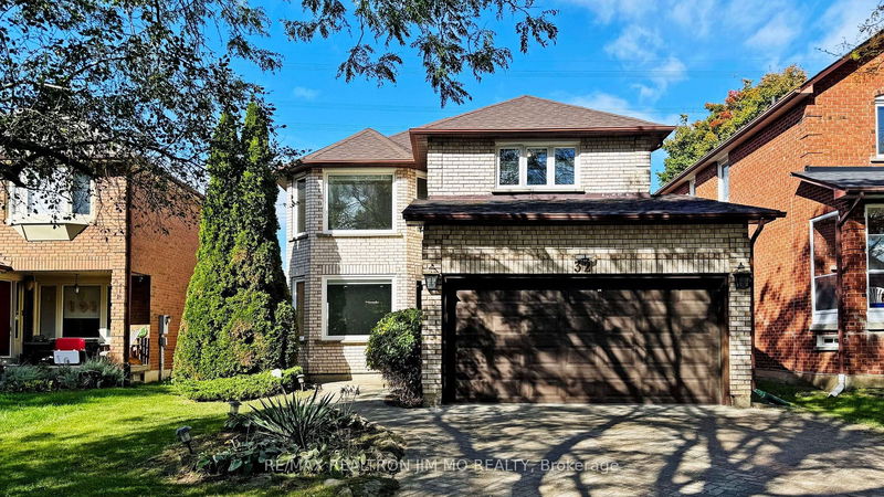 32 Parklawn Cres  Markham, L3T 6W8 | Image 1