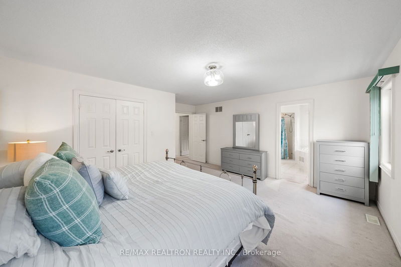 17 West Park Ave  Bradford West Gwillimbury, L3Z 0A5 | Image 23