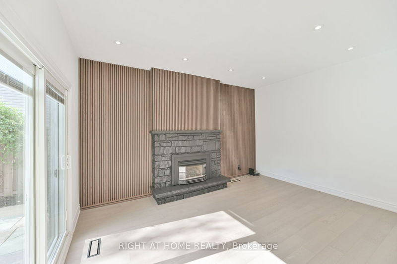 196 Romfield Crct  Markham, L3T 3J1 | Image 9