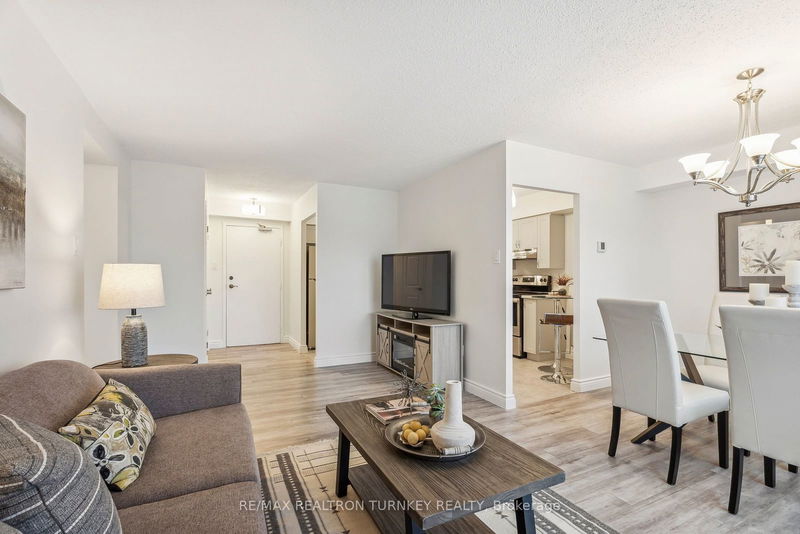  901 - 20 William Roe Blvd  Newmarket, L3Y 5V6 | Image 11