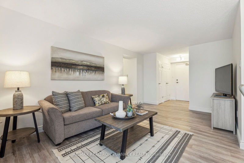  901 - 20 William Roe Blvd  Newmarket, L3Y 5V6 | Image 12