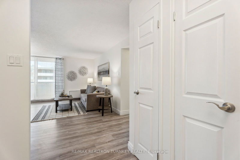  901 - 20 William Roe Blvd  Newmarket, L3Y 5V6 | Image 6