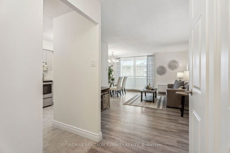  901 - 20 William Roe Blvd  Newmarket, L3Y 5V6 | Image 7