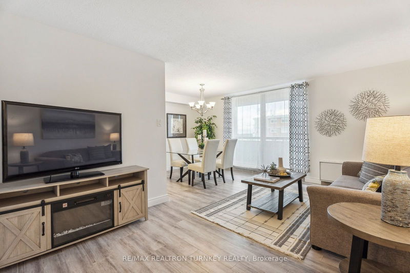  901 - 20 William Roe Blvd  Newmarket, L3Y 5V6 | Image 8