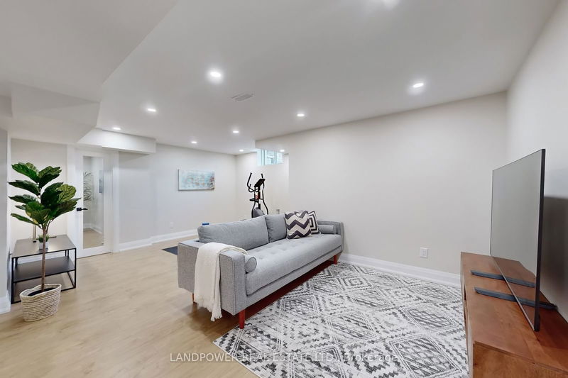 122 Lady Karen Cres  Vaughan, L6A 4M3 | Image 26