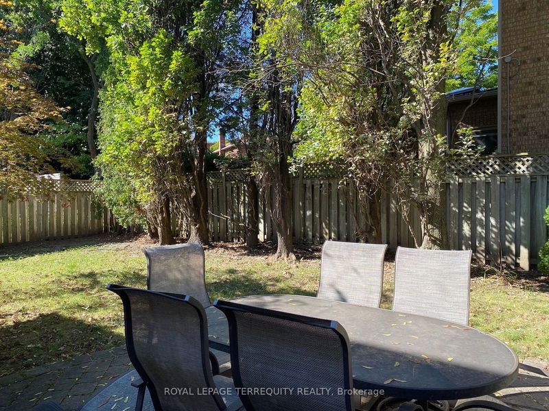 122 Beverley Glen Blvd  Vaughan, L4J 7V2 | Image 27