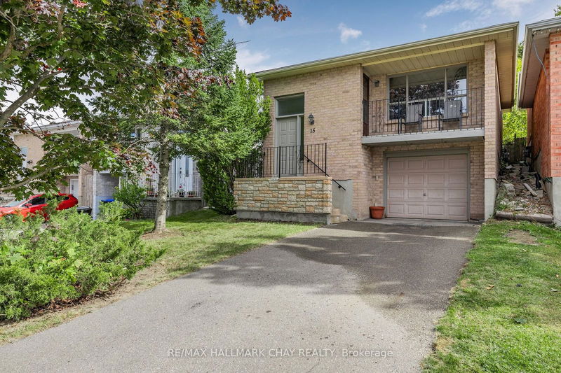 15 Turner Crt  Bradford West Gwillimbury, L3Z 2W3 | Image 2