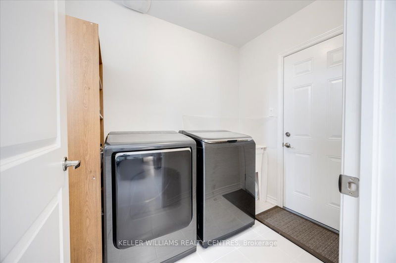 23 Terrell Ave  Georgina, L4P 0C8 | Image 9