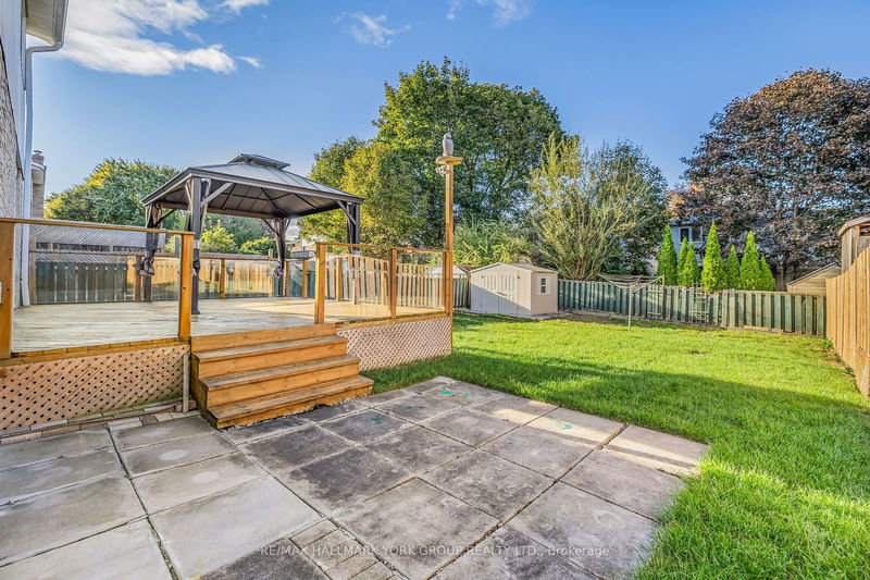 233 Currey Cres  Newmarket, L3Y 5M7 | Image 16