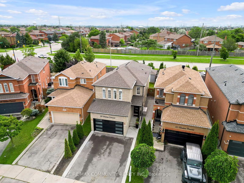 33 Umbria Cres  Vaughan, L4H 2E1 | Image 2