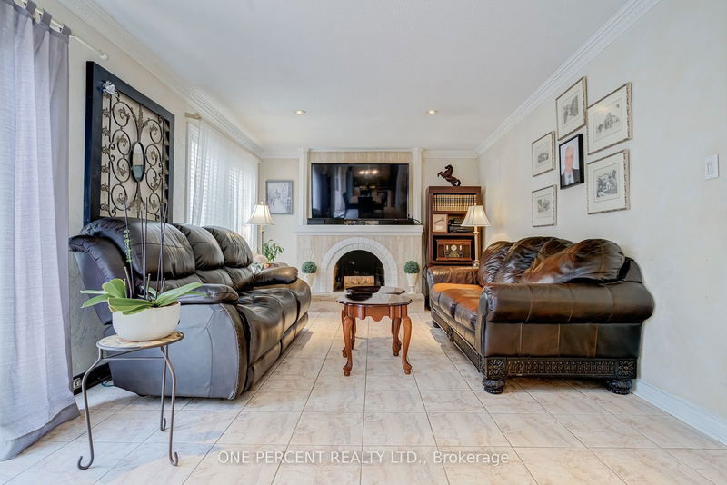 15 Ivory Crt  Vaughan, L4L 4G2 | Image 3