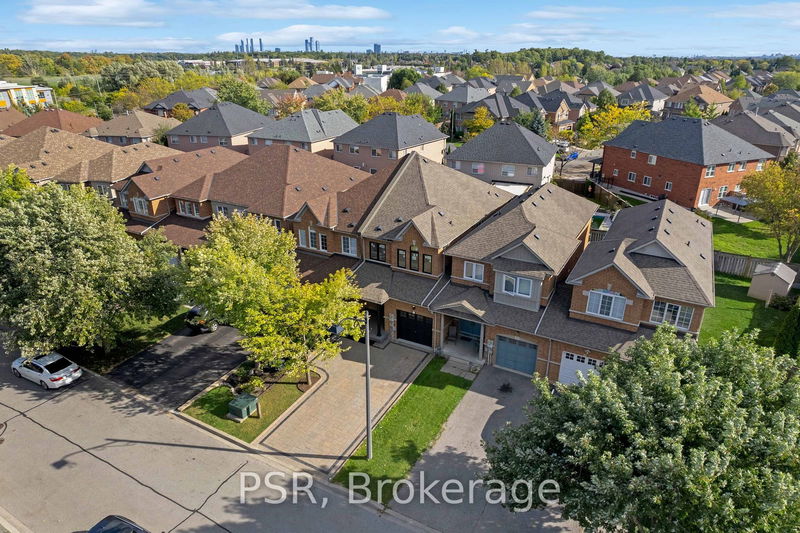 17 Ronan Cres  Vaughan, L4H 2J7 | Image 2