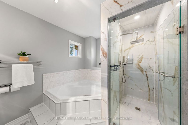 135 Bernard Ave  Richmond Hill, L4C 9Z6 | Image 27