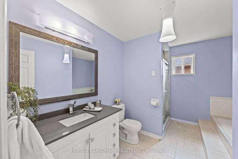 135 Bernard Ave  Richmond Hill, L4C 9Z6 | Image 29